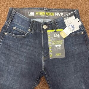 NWT Lee performance series slim fit taper leg Jean. Size 29 x 32. ￼￼